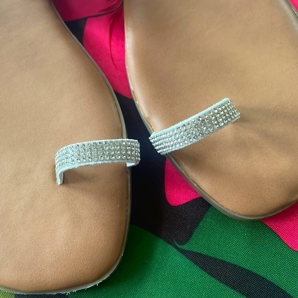 Brand New Madden Girl Braided Rhinestone Toe Strap Slip On Tate Sandals - Picture 6 of 12